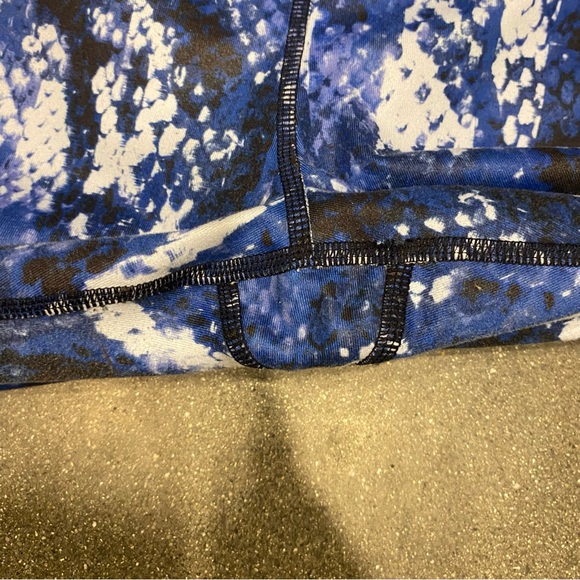 Alo Yoga Women’s Medium‎ Leggings Deep Blue Snake Print Athleisure Gym - Picture 5 of 7